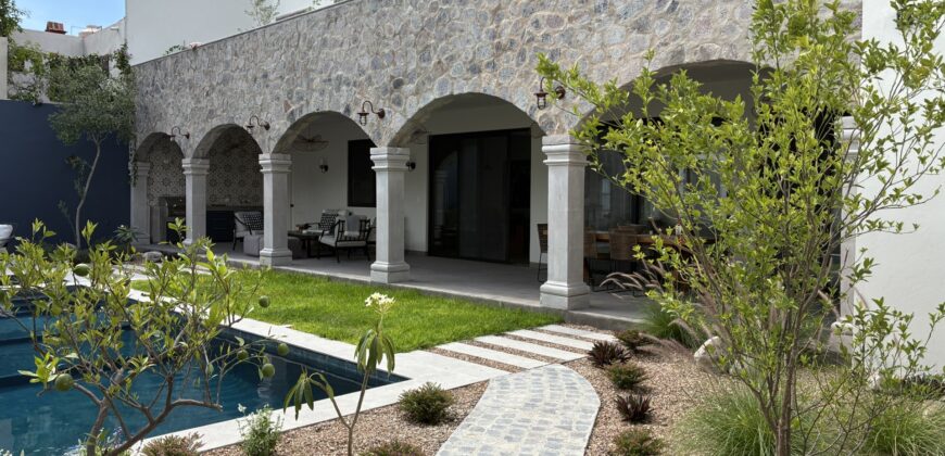 Casa Colina Roja